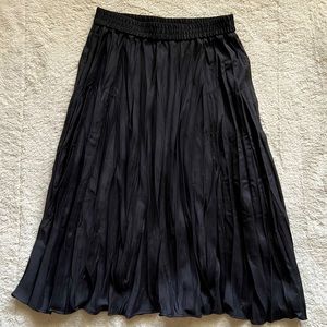 Black Pleated/Crinkled Midi Skirt!